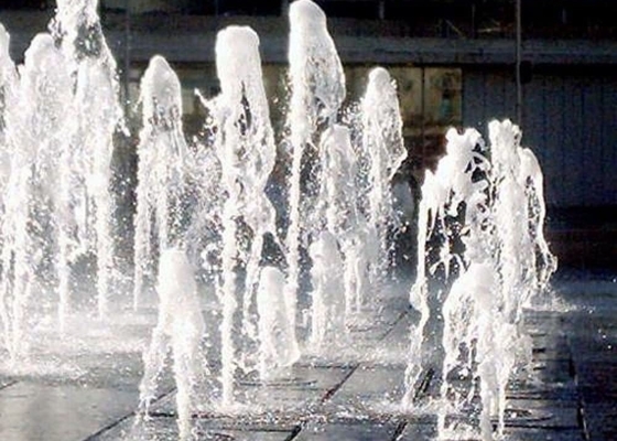 Πλήρως χορεύοντας ξηρός πηγών ορείχαλκου ψεκασμός νερού αεριωθούμενων ακροφυσίων κάθετος